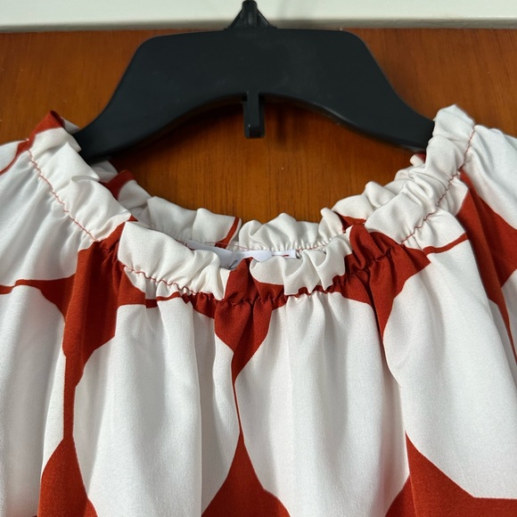 Bold Burnt Orange and White Patterned Blouse w/ Ruffled Sleeves - Picture 7 of 8